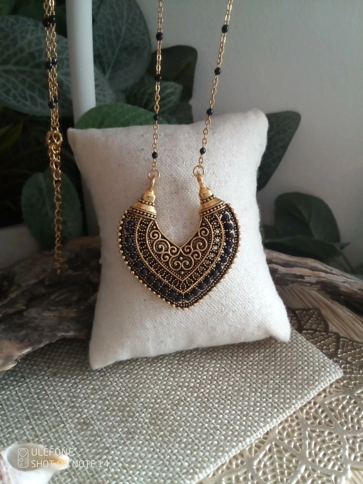 Collier oriental fil de coton noir